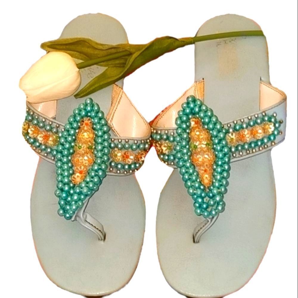 🌈‎ Beautiful Vintage Sandals